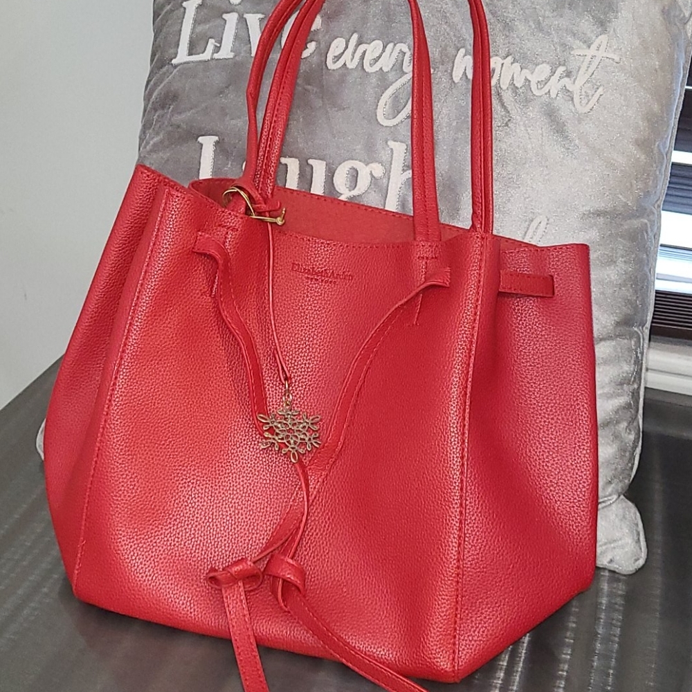 ELIZABETH ARDEN LARHE RED TOTE BAG🌺⚘